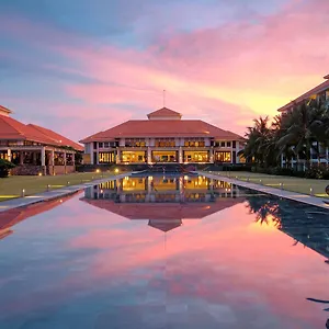 pullman-danang-beach-resort.hotelsofhoian.com/